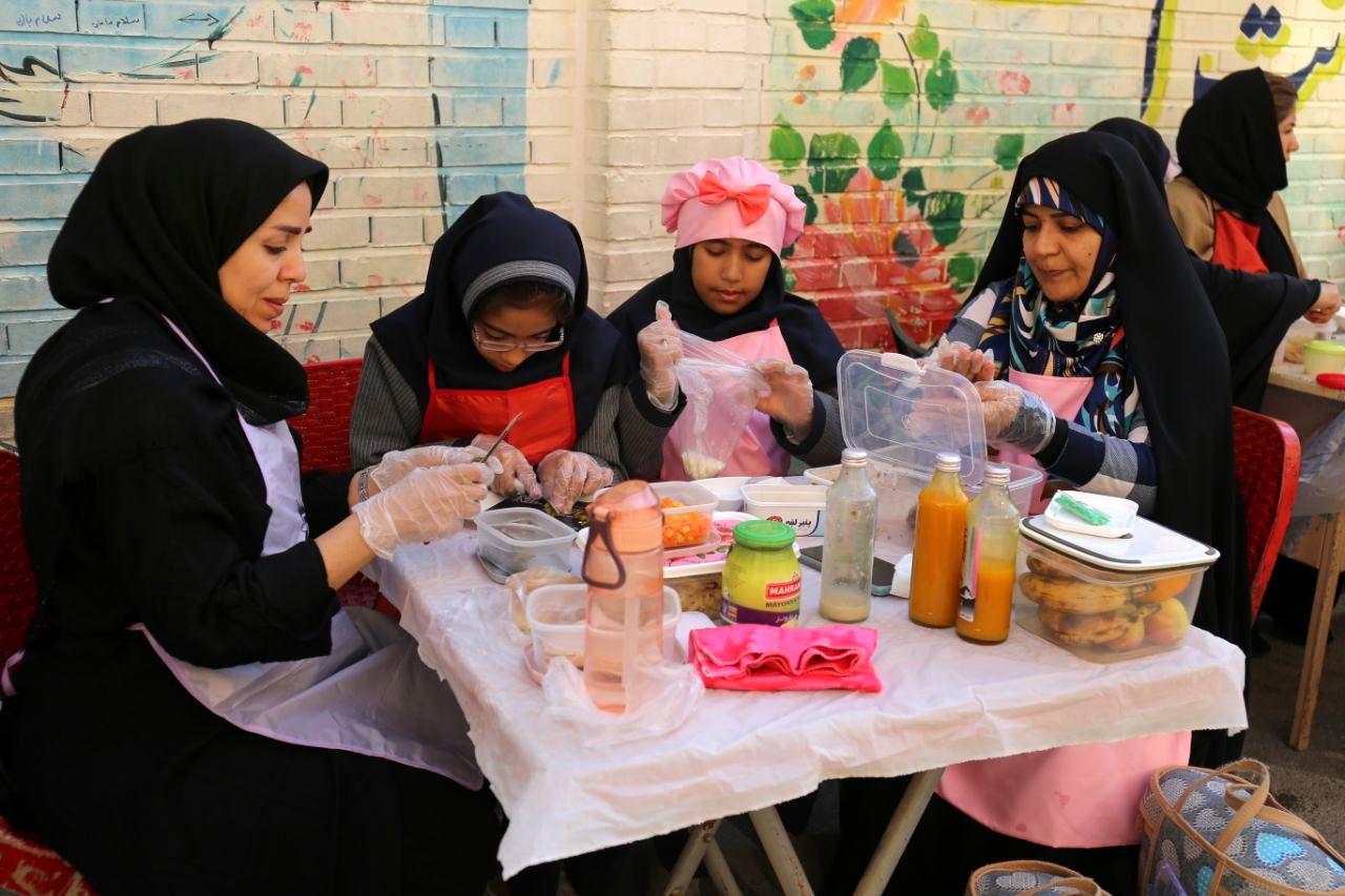 مدرسه زینبیه تبریز میان خنده‌ی دختران و نگاه پرمهر مادران،  جان گرفت