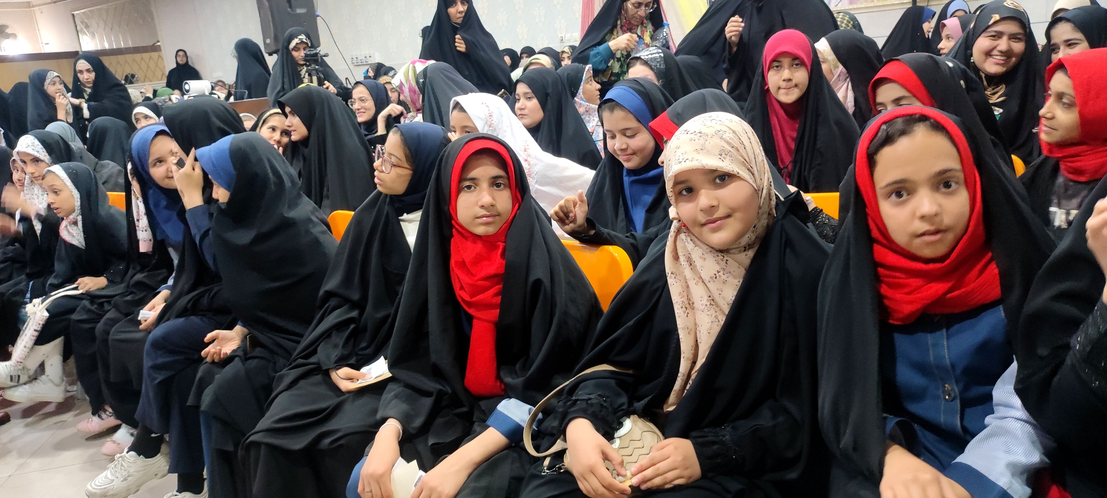 حضور دانش‌آموزان مدرسه خاقانی در جشن دختران آفتاب شیروان