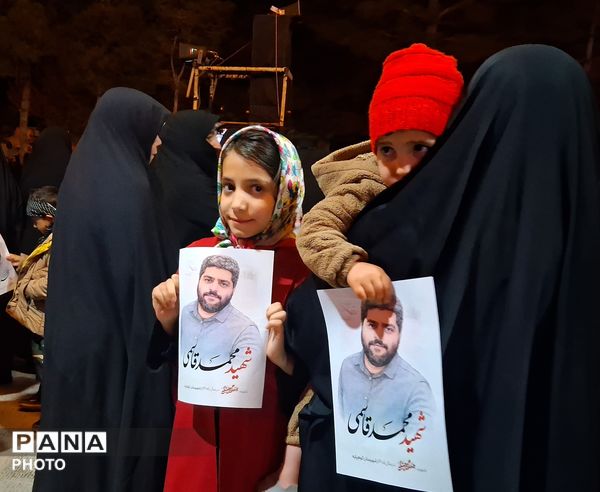پیشگامان نمایش شور میهن دوستی در تجمعات شبانه 