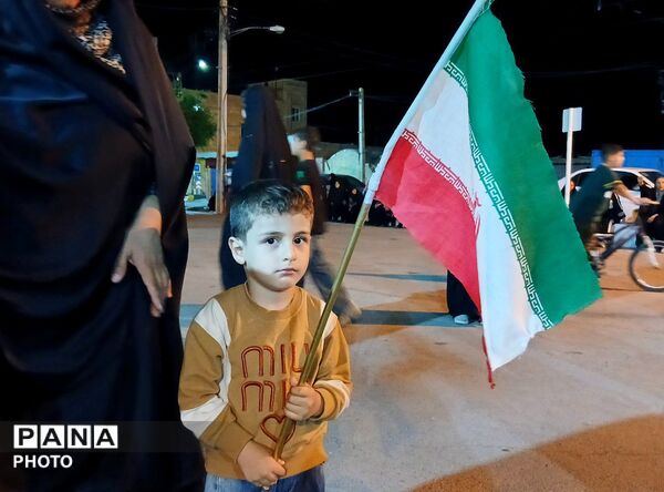 همراهی کودکان جعفرآباد تا آستان شهدای گمنام در شب هشتاد و یکم