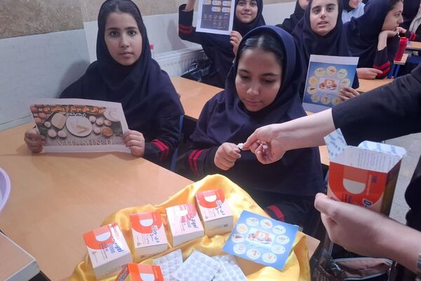طرح توزیع مکمل‌های آهن و ویتامین D میان دانش‌آموزان متوسطه در مدارس ملارد
