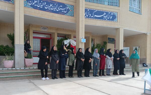 جشن آغاز سال تحصیلی جدید در دبیرستان فرهنگ فخرایی