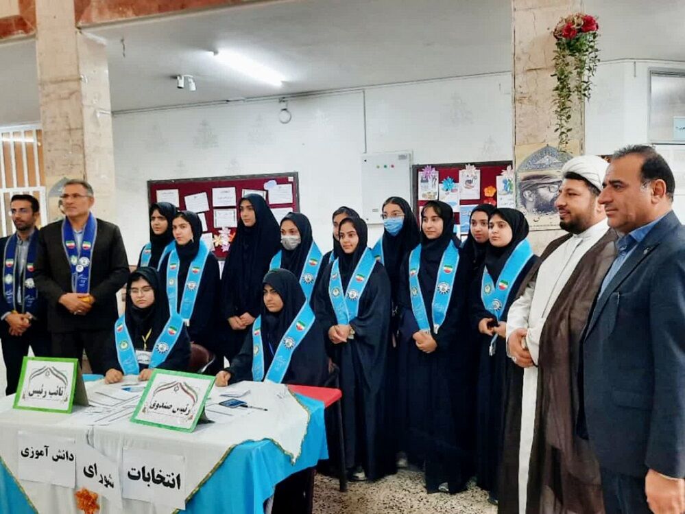 دانش‌آموزان اهوازی پای صندوق رأی؛ تمرینی برای مسئولیت‌پذیری و مردم‌سالاری