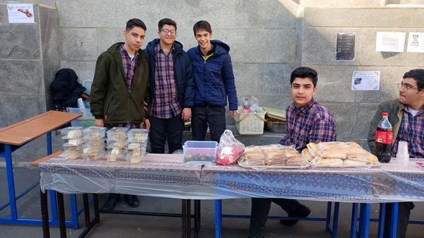 برپایی بازارچه کسب و کار در دبیرستان شهید معمارزاده ناحیه 2 کرج 