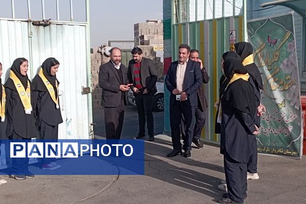 مدرسه ملوک زندی شهرستان پیشوا میزبان میزبان آیین نواختن زنگ انقلاب