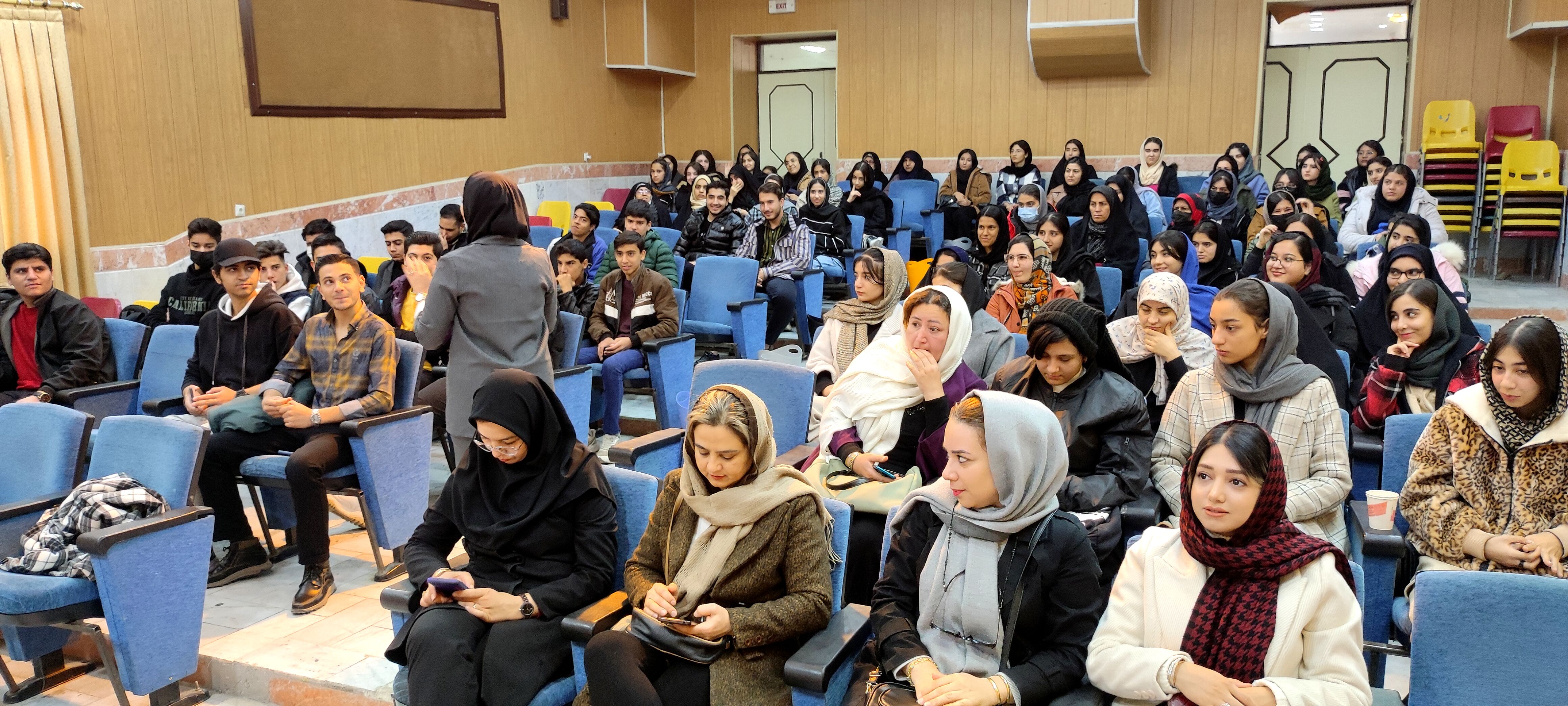 برگزاری همایش رتبه آفرینان برتر مؤسسه کاج در کانون سمیه شیروان