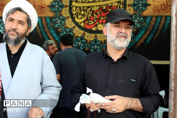 همدلی مسئولان و خادمان در خدمت به زائران رهبر شهید