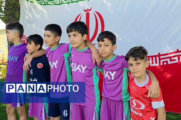 آیین افتتاحیه زمین چمن مصنوعی دبستان اسماعیل سامنی ناحیه ۲ بهارستان