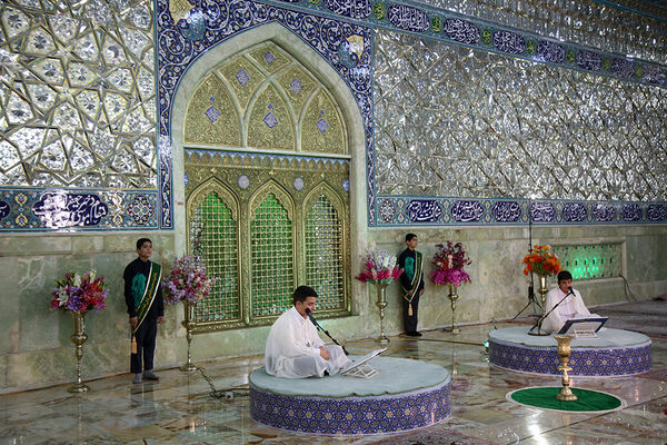 ترتیل خوانی دانش‌آموزان در حرم حضرت معصومه(س)