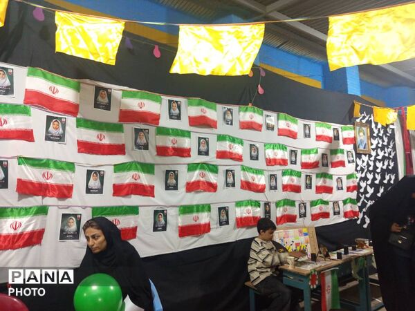 مراسم چهلم شهدای دانش‌آموز در مدرسه امام رضا (ع) یزد