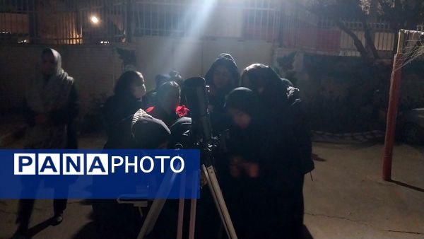 رصد ستارگان در مدرسه عزت طلایی