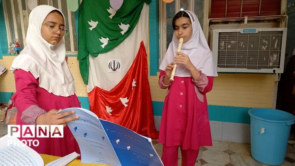 صبحی پرشور و نشاط در مدرسه غیردولتی مریم با اجرای گروه پیشتازان