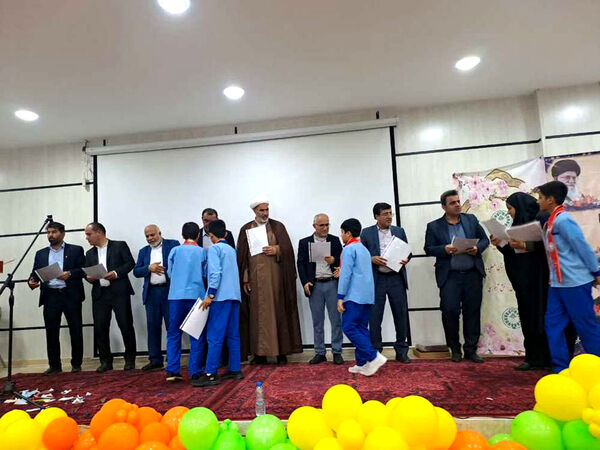  تجلیل از مدیران، مربیان و دانش‌آموزان پیشتاز شهرستان عسلویه
