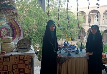 نمایشگاه هنری و صنایع دستی در بازار تاریخی اراک