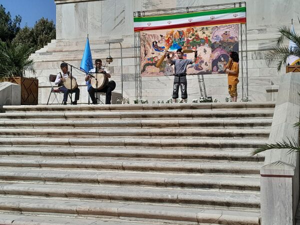 همایش کودک و شاهنامه در آرامگاه فردوسی 