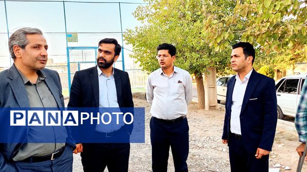 فرماندار کاشمر از سالن و چمن مصنوعی روستای قوژد بازدید کرد