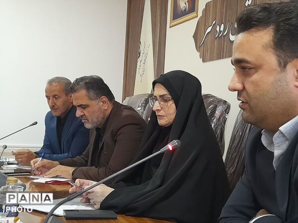 جلسه شورای آموزش‌و‌پرورش در رودسر