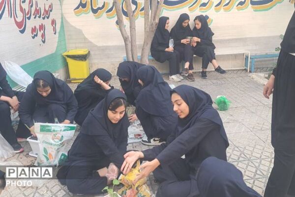 گلکاری در دبیرستان دخترانه الزهرا