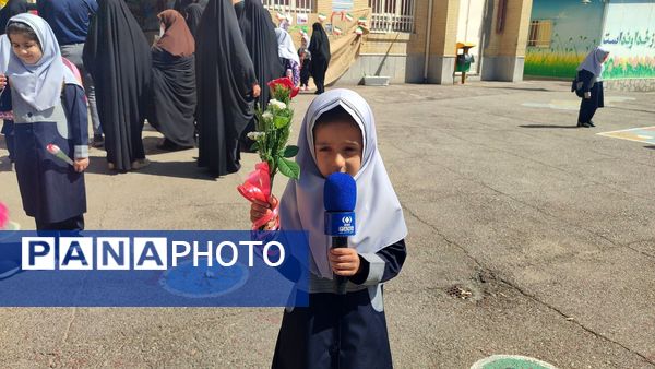 مراسم جشن شکوفه‌‎ها در دبستان شاهد حاج تقی آقا بزرگ مشهد 