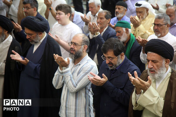 اقامه نماز عید سعید قربان در حرم حضرت معصومه(س)