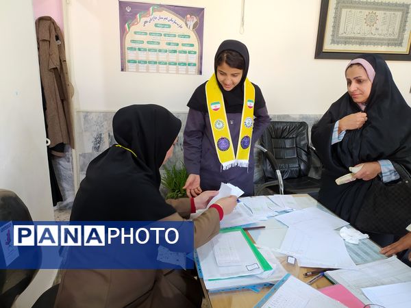 دیدار دبیران با اولیا و تحویل بیلان کار آبان در دبیرستان حاج تقی نجفی 