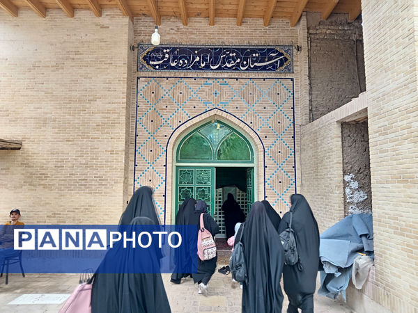 بازدید دانش‌آموزان جعفرآباد از کارگاه گلاب‌گیری روستای «بنابر»