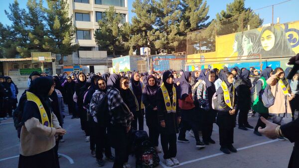 گرامیداشت هفته نیروی انتظامی در دبیرستان دخترانه پیرایش یک