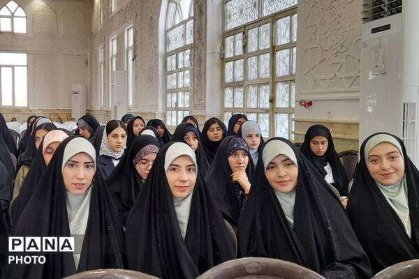 تجلیل از برگزیدگان در اختتامیه مسابقات قرآن، عترت و نماز