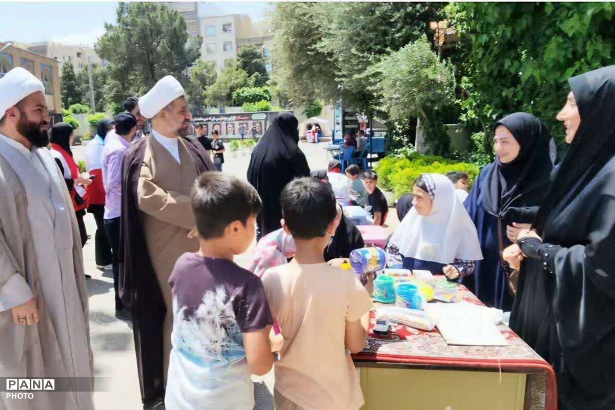 برپایی میز خطاطی و کتابخانه سیار اداره ارشاد به یاد دانش‌آموزان مدرسه شجره طیبه در شهرستان رباط‌کریم