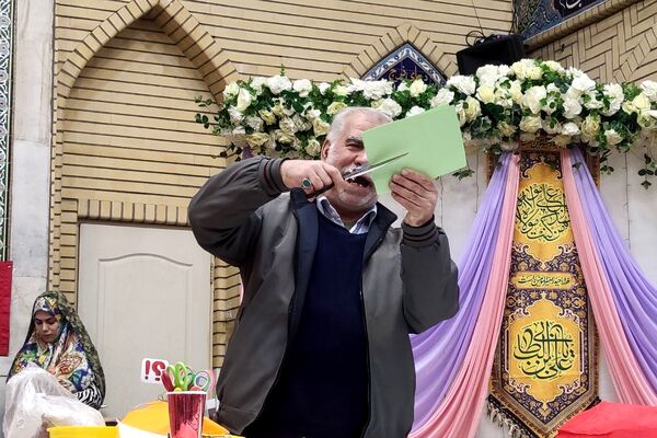 بازدید معاون پرورشی و تربیت بدنی ناحیه دو شهرری از مراسم اعتکاف دانش آموزی 
