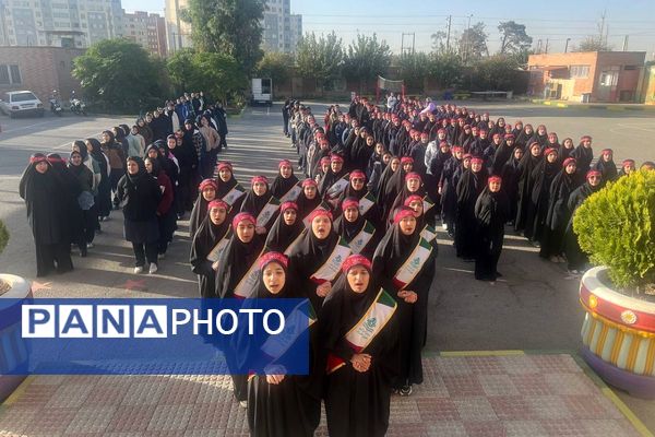 برگزاری مراسم راهپیمایی سیزده آبان با حضور دانش‌آموزان و مسئولین در ملارد