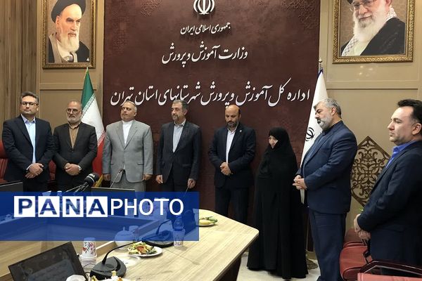 مراسم تقدیر از سفیران مدرسه سازی در اداره کل آموزش و پرورش شهرستانهای استان تهران 