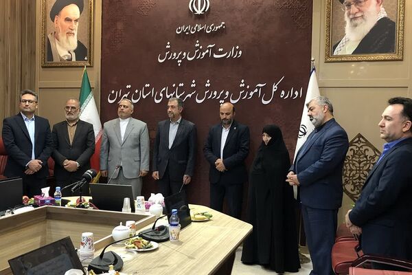 مراسم تقدیر از سفیران مدرسه سازی در اداره کل آموزش و پرورش شهرستانهای استان تهران 