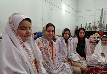 فرشته‌های کوچک معتکف به استقبال خانه خدا رفتند