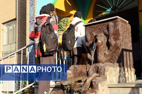 صبحگاه مدرسه شیخ مفید پاکدشت