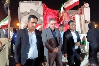بازدید مدیرکل فرهنگی، هنری وزارت آموزش و پرورش از گلزار شهدای مدرسه شجره طیبه میناب 