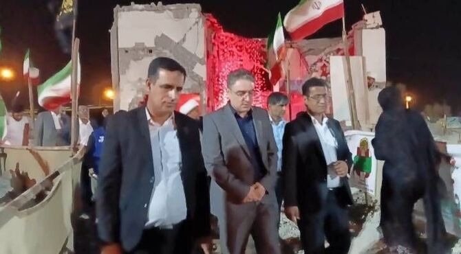 بازدید مدیرکل فرهنگی، هنری وزارت آموزش و پرورش از گلزار شهدای مدرسه شجره طیبه میناب 