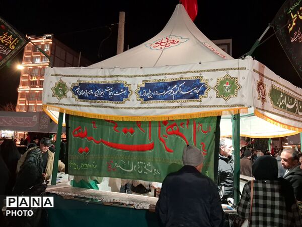 وحدت  رمز پیروزی مقابل دشمن 