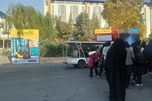 حضور دانش‌آموزان دبیرستان قلم چی ناحیه دو شهرری در نمایشگاه نانو فناوری