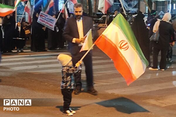 در شب پیروزی انقلاب اسلامی، شهریار در جوش‌ و خروش