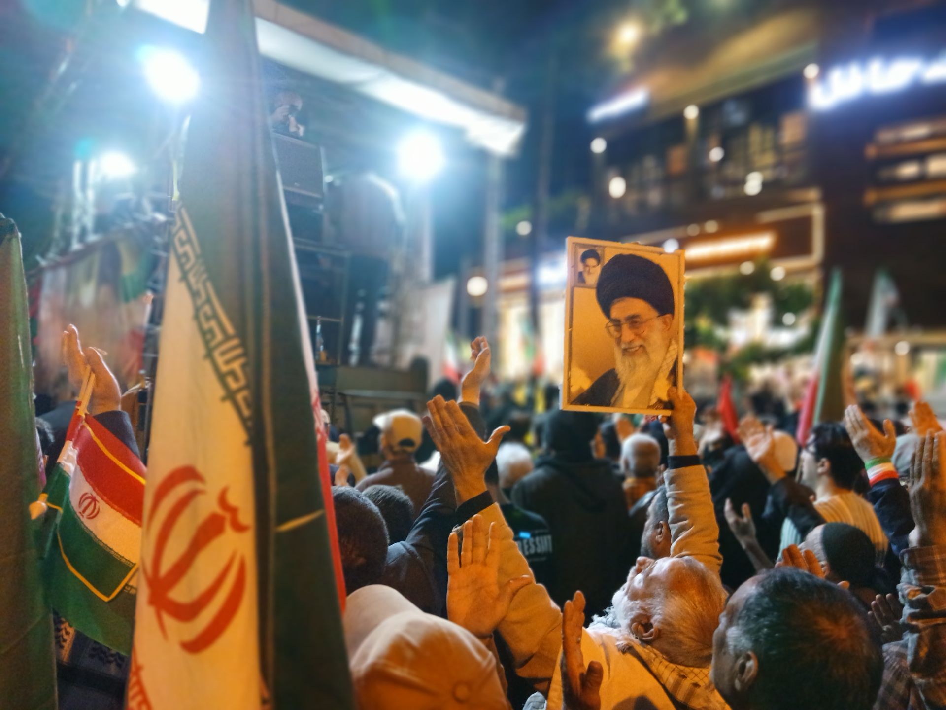 اهتزاز همیشگی پرچم سه رنگ کشورمان