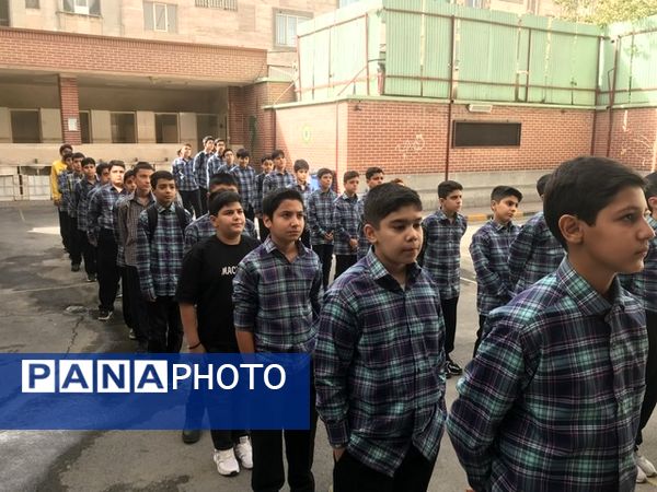 آغاز سال تحصیلی در مدرسه شهدای مدافع حرم با حضور مسئولان، جشن و کلاس توجیهی