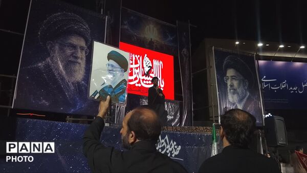 حضور مردم مبعوث شده نصف جهان در میدان علیخانی اصفهان 