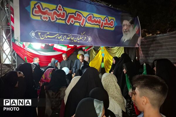 برپایی موکب «مدرسه رهبر شهید» در میدان هفت تیر نسیم‌شهر