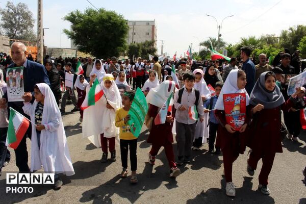 حضور دانش‌آموزان آموزشگاه نوریه در راهپیمایی روز قدس