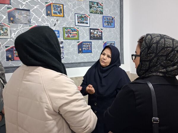 کارنامه‌ها با حضور دبیران تحویل داده شد