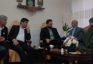 دیدار مسئولان سازمان دانش‌آموزی با خانواده شهید ابوالفضل حسینخانی 