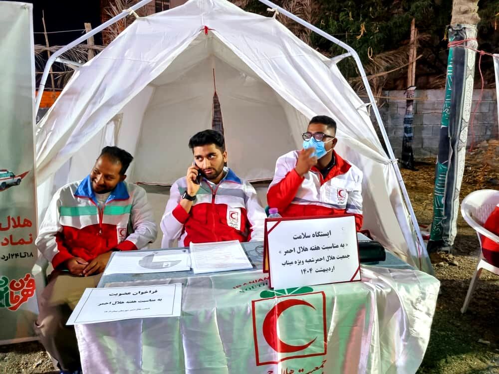 برپایی ایستگاه سلامت توسط اعضای هلال‌احمر میناب