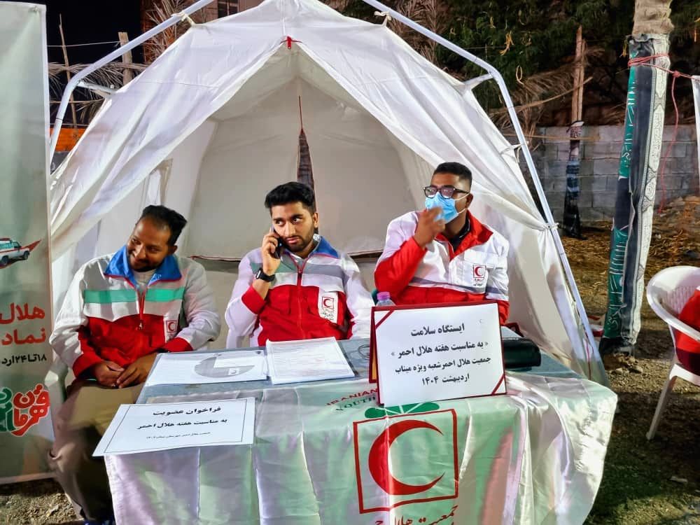 برپایی ایستگاه سلامت توسط اعضای هلال‌احمر میناب