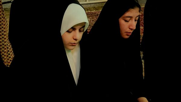 جشن فارغ‌التحصیلی دانش‌آموزان دختر بروجنی